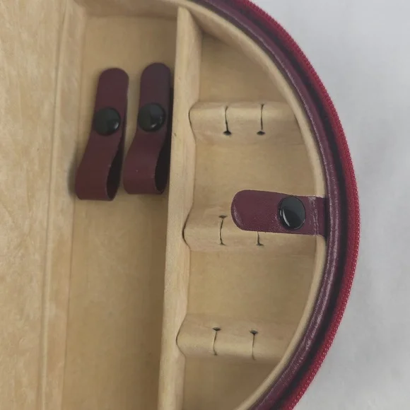 Vintage Wolf Designs Genuine Leather Jewlery Travel Case Necklace Rings Storage - Picture 2 of 6